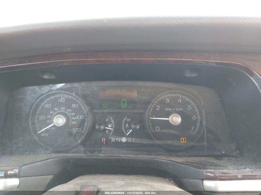 2009 Lincoln Town Car Signature Limited VIN: 2LNHM82V39X619538 Lot: 43689688