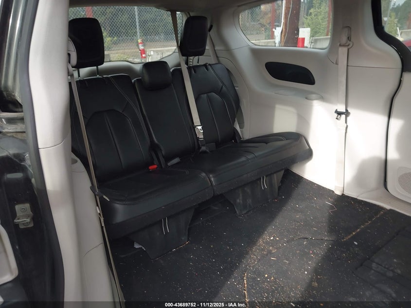 2023 Chrysler Pacifica Touring L VIN: 2C4RC1BG8PR631948 Lot: 43689752