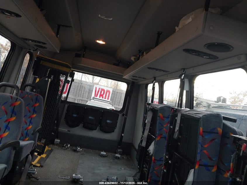 2008 Ford E-350 Cutaway VIN: 1FDWE35L38DA09212 Lot: 43689802