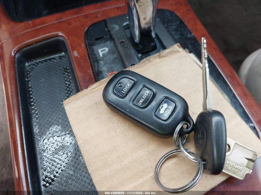 2004 Toyota Camry Xle VIN: 4T1BE32K94U913053 Lot: 43689858