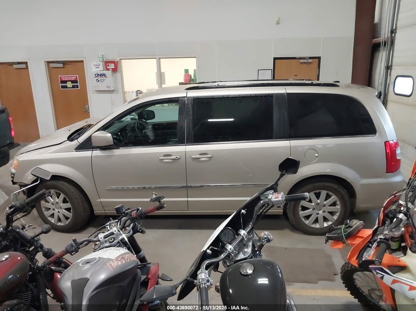 2014 Chrysler Town & Country Touring VIN: 2C4RC1BG5ER125684 Lot: 43690072