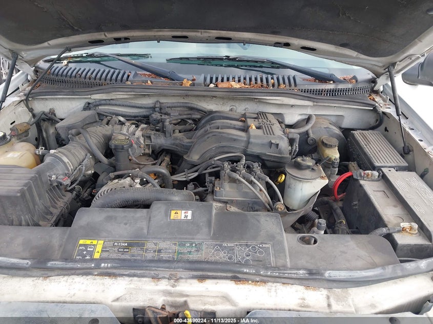 2004 Ford Explorer Nbx/Xlt VIN: 1FMZU73K34UA10565 Lot: 43690224