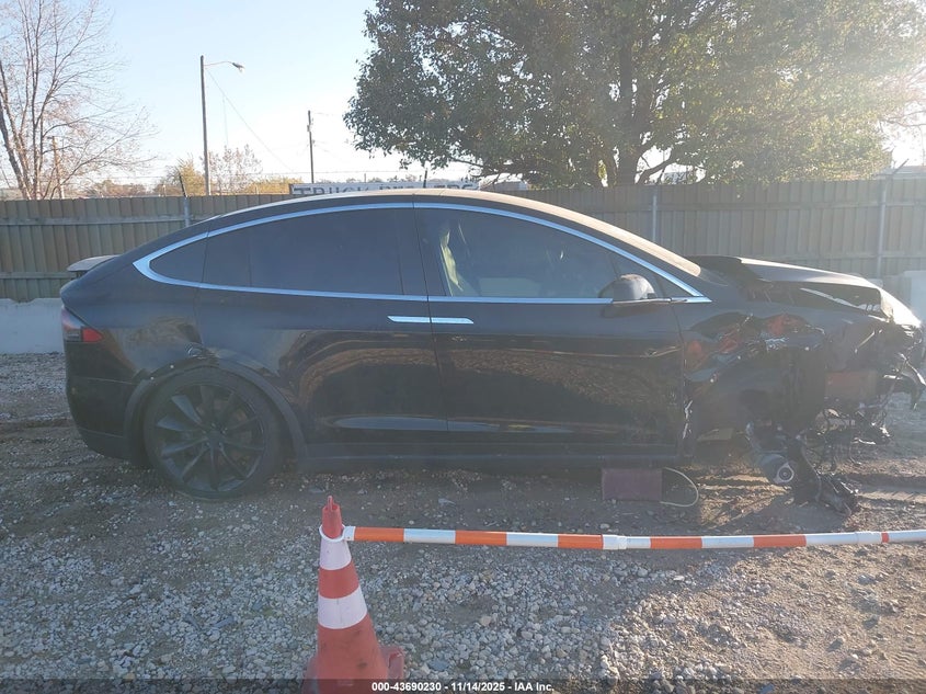 2020 Tesla Model X Long Range Dual Motor All-Wheel Drive/Long Range Plus Dual Motor All-Wheel Drive VIN: 5YJXCBE28LF301634 Lot: 43690230