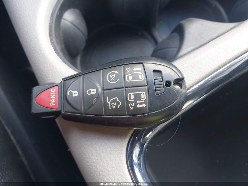 2016 Chrysler Town & Country Touring-L VIN: 2C4RC1CG1GR232605 Lot: 43690436