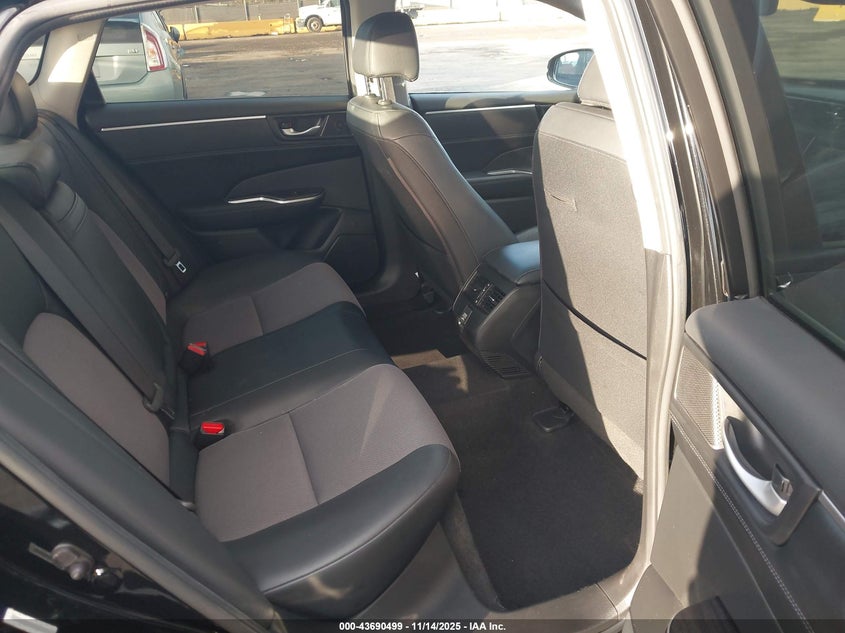 2018 Honda Clarity Plug-In Hybrid VIN: JHMZC5F11JC007128 Lot: 43690499