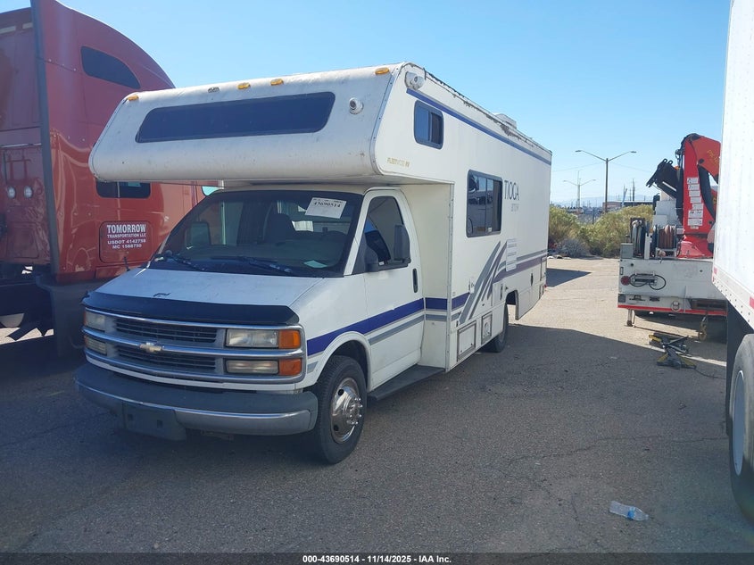 1GBJG31J4Y1220275 2000 CHEVROLET  photo no. 2