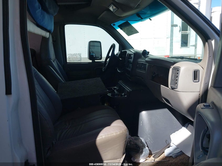 1GBJG31J4Y1220275 2000 CHEVROLET  photo no. 5