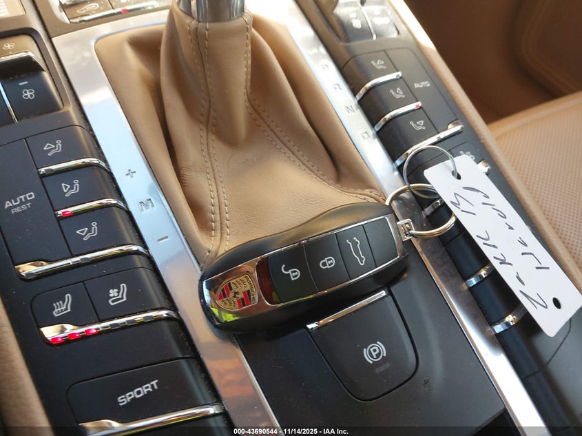 2016 PORSCHE MACAN S WP1AB2A55GLB53856