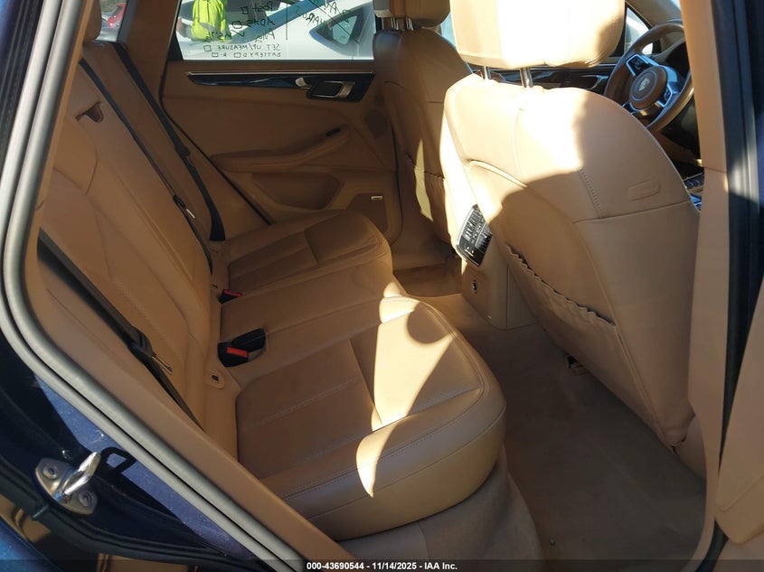 2016 PORSCHE MACAN S WP1AB2A55GLB53856