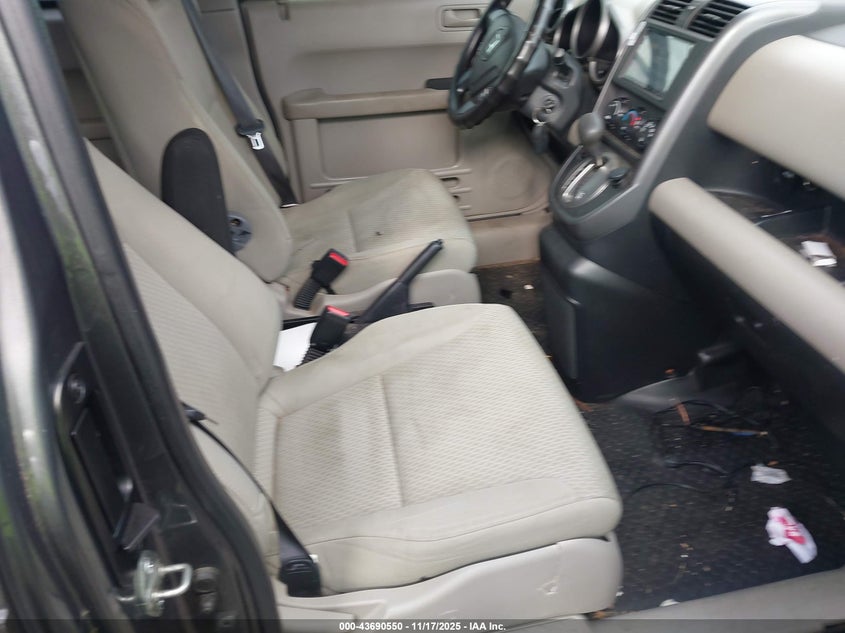 5J6YH2H70BL003226 2011 HONDA ELEMENT photo no. 5