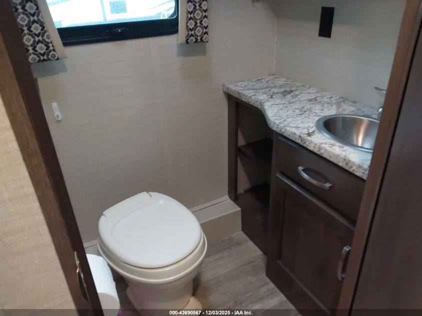 2018 Ford F53 VIN: 1F65F5DY6J0A02096 Lot: 43690567