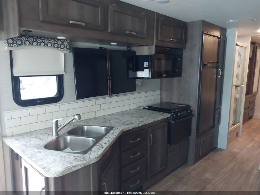 2018 Ford F53 VIN: 1F65F5DY6J0A02096 Lot: 43690567