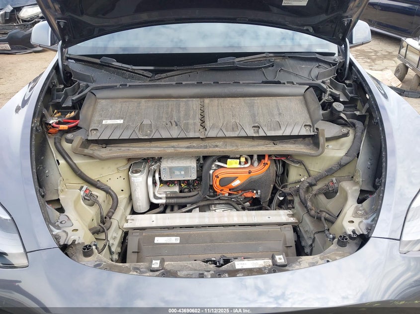 2023 Tesla Model Y Awd/Long Range Dual Motor All-Wheel Drive VIN: 7SAYGDEE0PF867570 Lot: 43690602