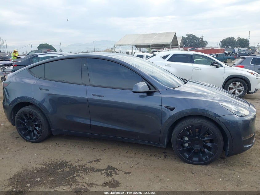 2023 Tesla Model Y Awd/Long Range Dual Motor All-Wheel Drive VIN: 7SAYGDEE0PF867570 Lot: 43690602