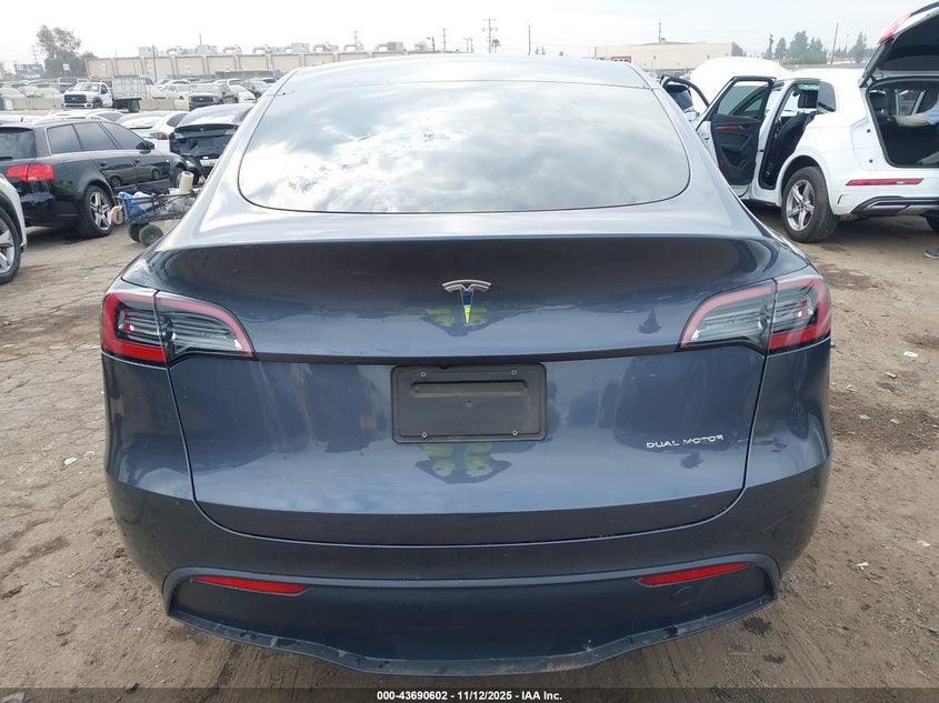 2023 Tesla Model Y Awd/Long Range Dual Motor All-Wheel Drive VIN: 7SAYGDEE0PF867570 Lot: 43690602