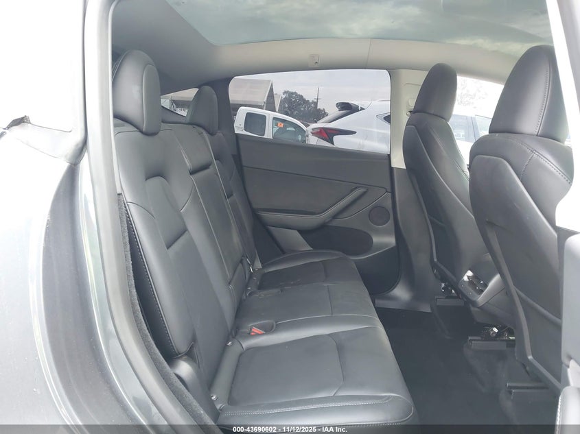 2023 Tesla Model Y Awd/Long Range Dual Motor All-Wheel Drive VIN: 7SAYGDEE0PF867570 Lot: 43690602