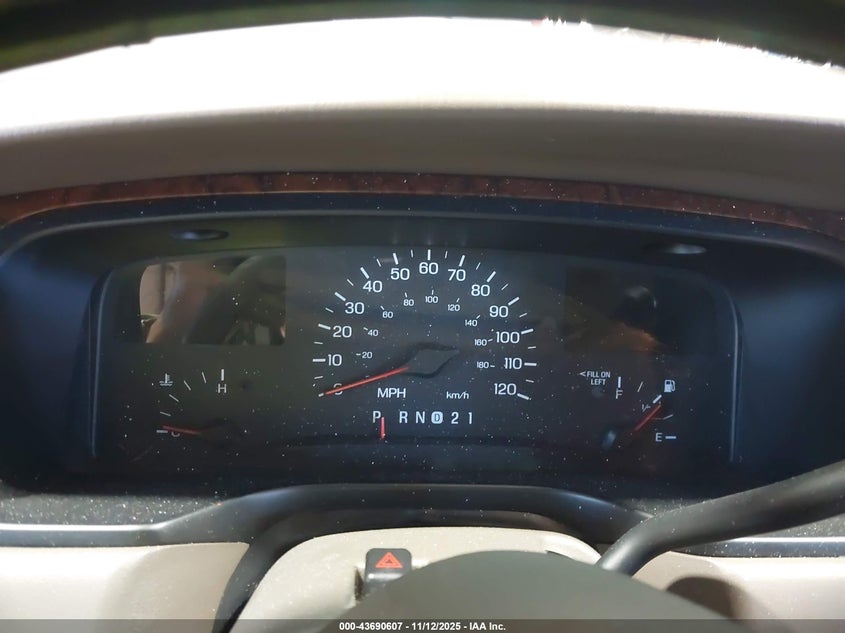 1999 Lincoln Town Car Signature VIN: 1LNHM82W5XY664843 Lot: 43690607