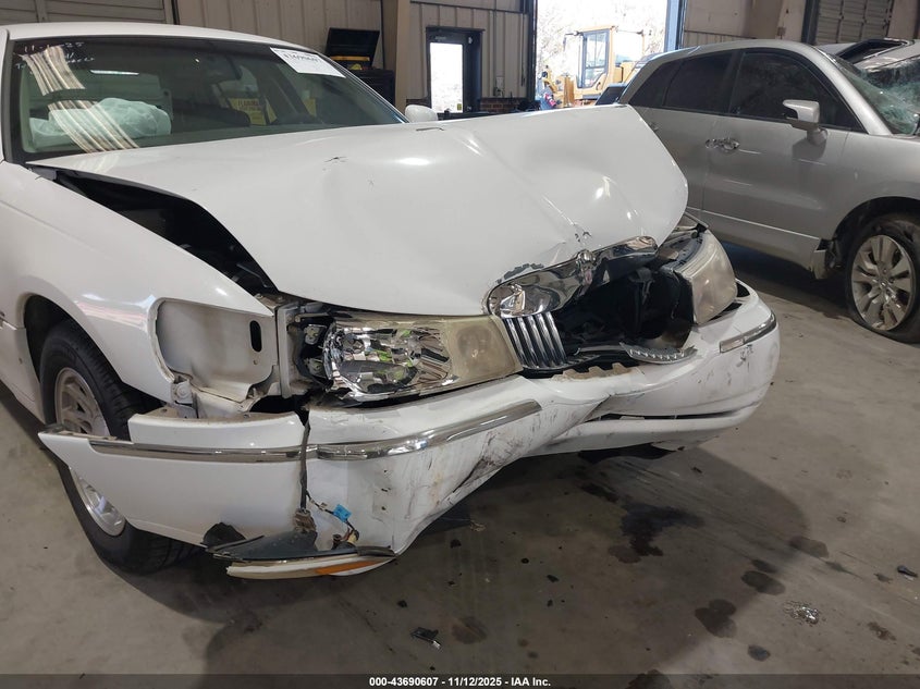 1999 Lincoln Town Car Signature VIN: 1LNHM82W5XY664843 Lot: 43690607