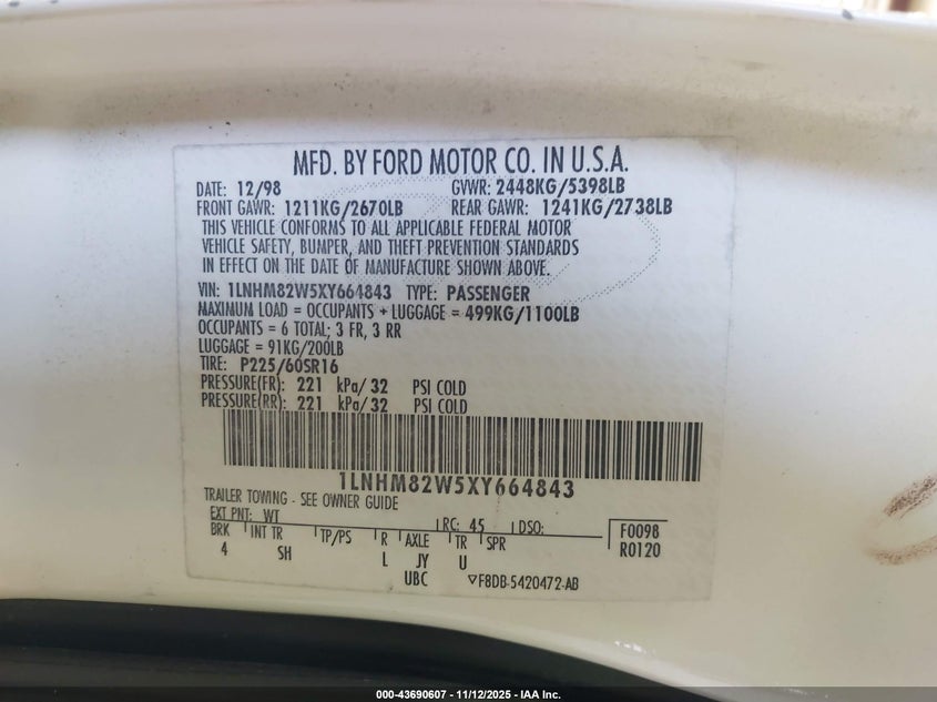 1999 Lincoln Town Car Signature VIN: 1LNHM82W5XY664843 Lot: 43690607