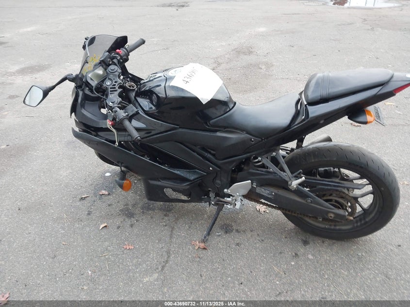 2022 Yamaha Yzfr3 A VIN: MH3RH18Y2NK008663 Lot: 43690732