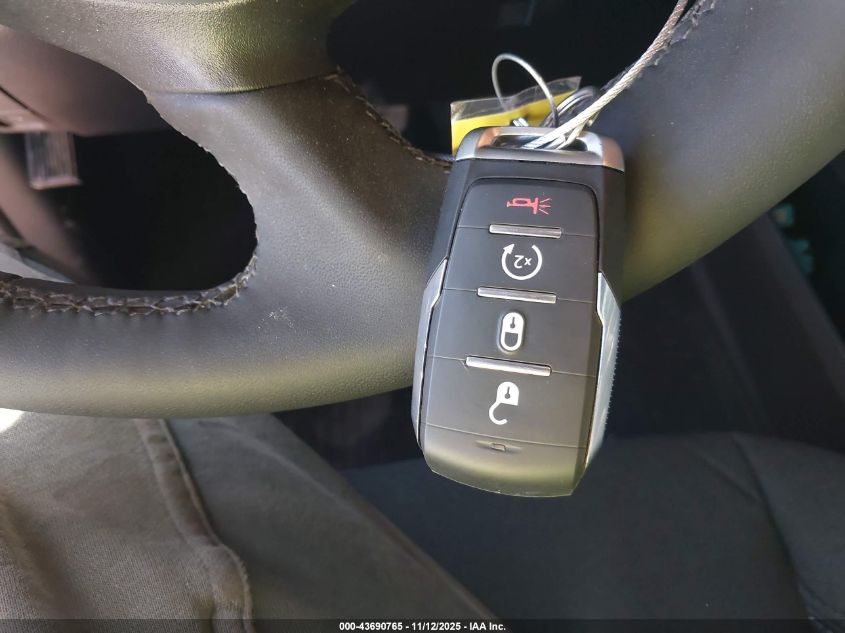 2025 Ram 3500 Big Horn 4X4 8' Box VIN: 3C63R3HL4SG582869 Lot: 43690765