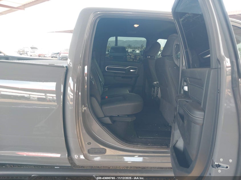 2025 Ram 3500 Big Horn 4X4 8' Box VIN: 3C63R3HL4SG582869 Lot: 43690765