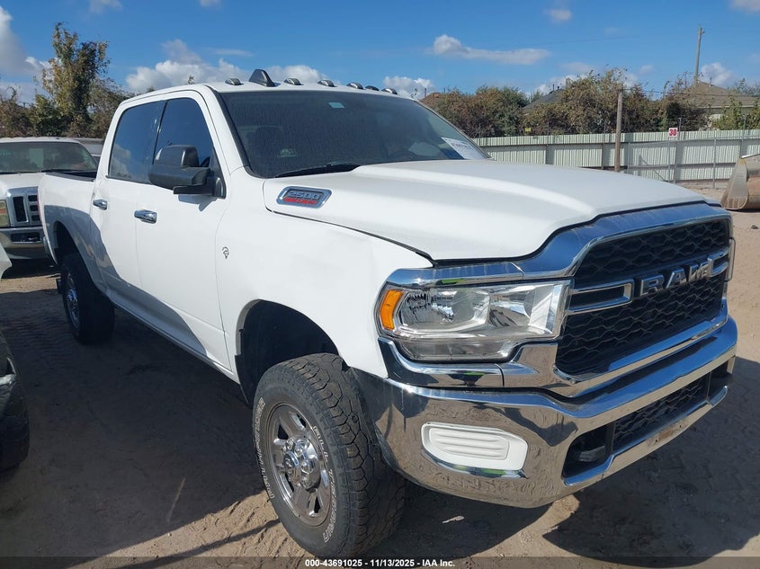 RAM 2500 TRADESMAN 4X4 6 4 BOX