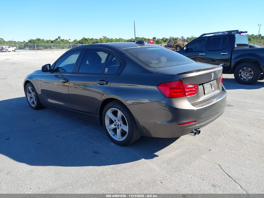 WBA3A5C57DF356153 2013 BMW 3ER photo no. 3