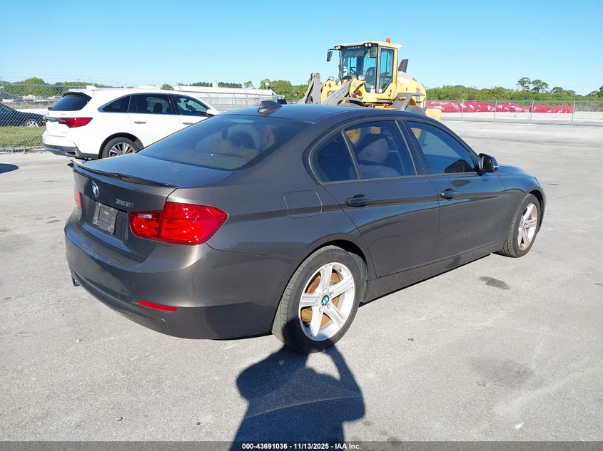 WBA3A5C57DF356153 2013 BMW 3ER photo no. 4