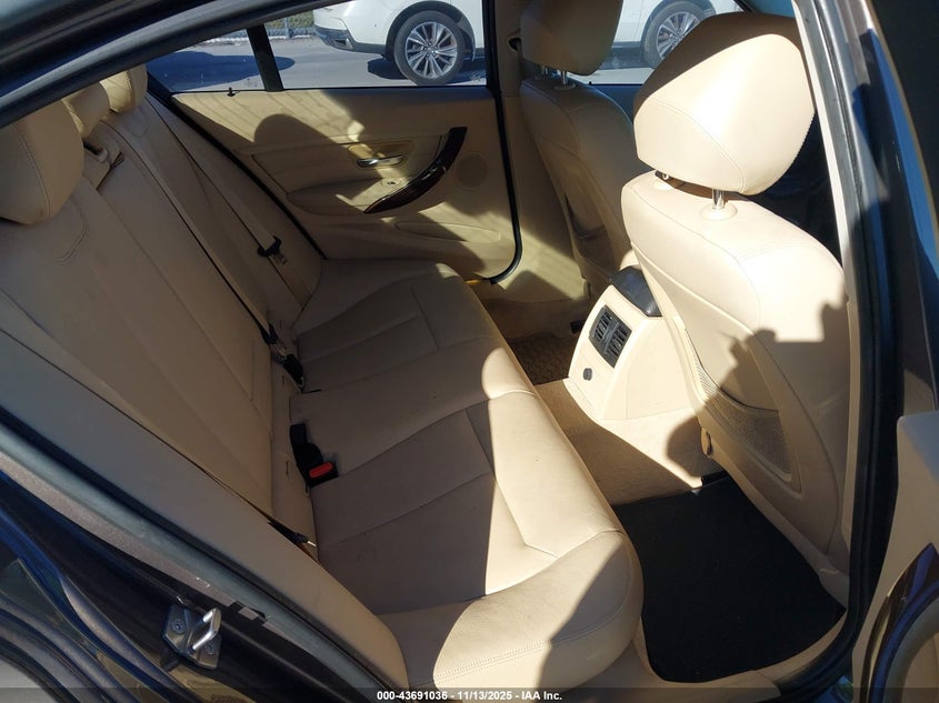 WBA3A5C57DF356153 2013 BMW 3ER photo no. 8