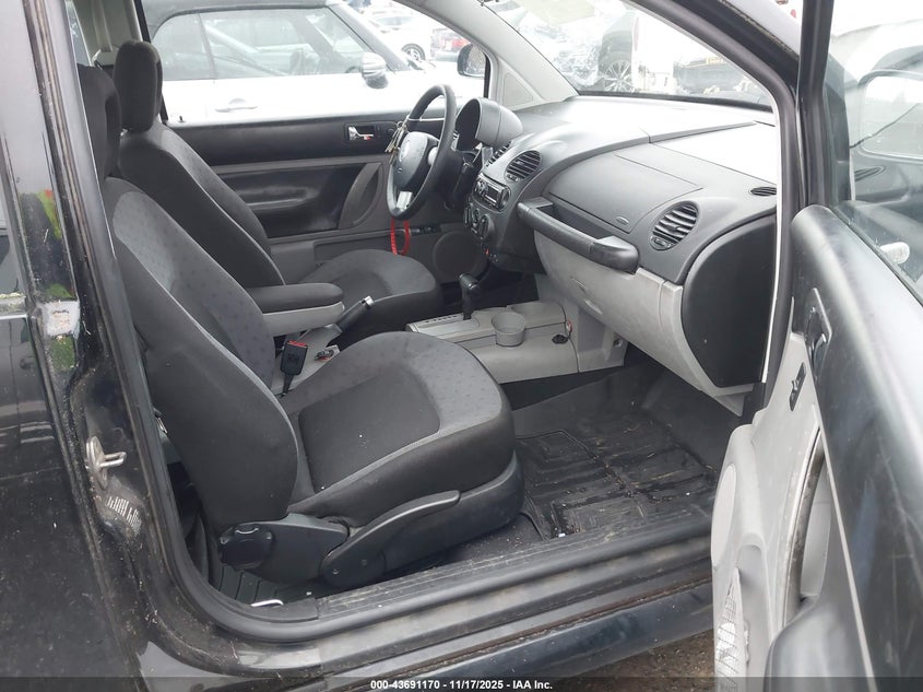 3VWCD21C2YM419477 2000 VOLKSWAGEN BEETLE photo no. 5