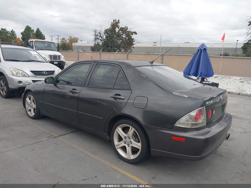 JTHBD182810027973 2001 LEXUS IS photo no. 3