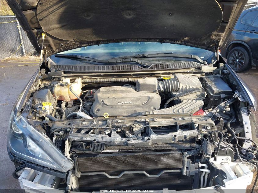 2017 Chrysler Pacifica Touring-L VIN: 2C4RC1BG8HR826871 Lot: 43691361