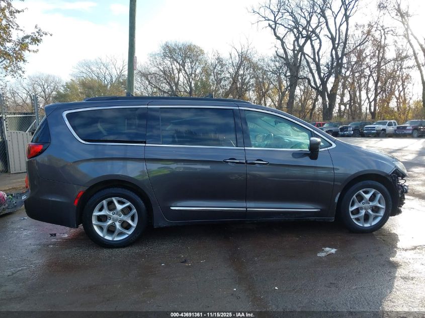 2017 Chrysler Pacifica Touring-L VIN: 2C4RC1BG8HR826871 Lot: 43691361