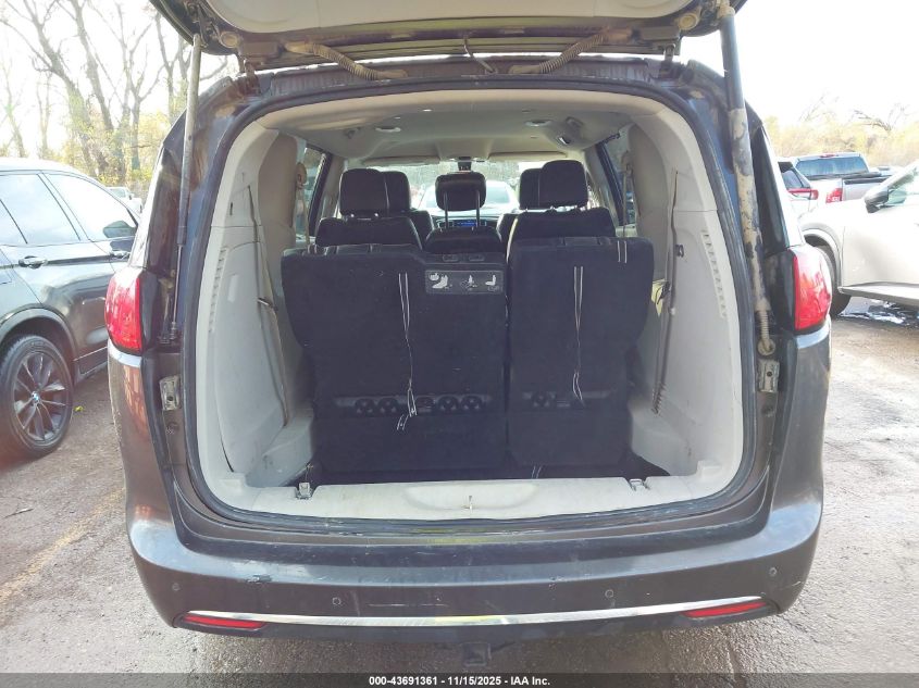 2017 Chrysler Pacifica Touring-L VIN: 2C4RC1BG8HR826871 Lot: 43691361