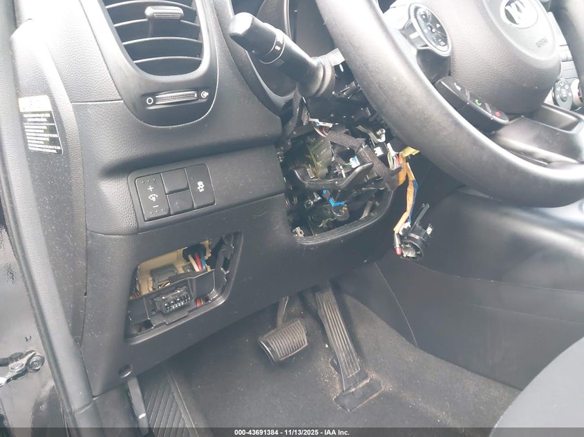 KNDJN2A23E7083083 2014 KIA SOUL photo no. 17
