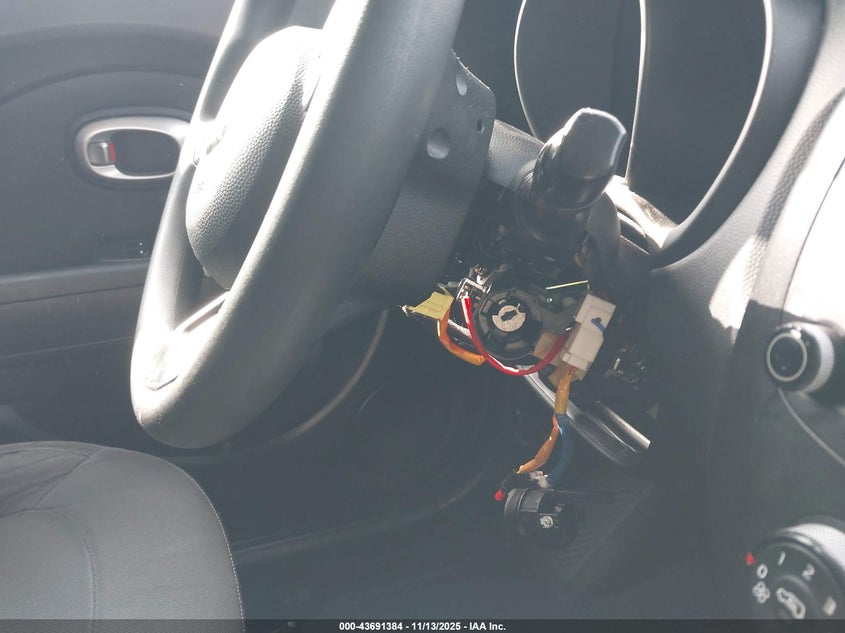 KNDJN2A23E7083083 2014 KIA SOUL photo no. 6