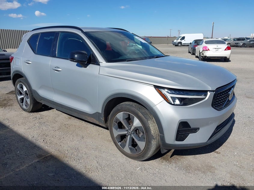 2024 VOLVO XC40 B5 CORE DARK THEME - YV4L12UK6R2210523