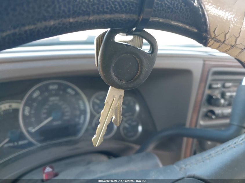 2002 Cadillac Escalade Standard VIN: 1GYEK63N42R221121 Lot: 43691439