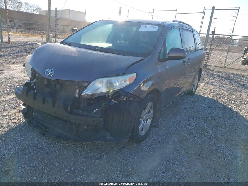 5TDKK3DC6ES485127 2014 TOYOTA SIENNA photo no. 2