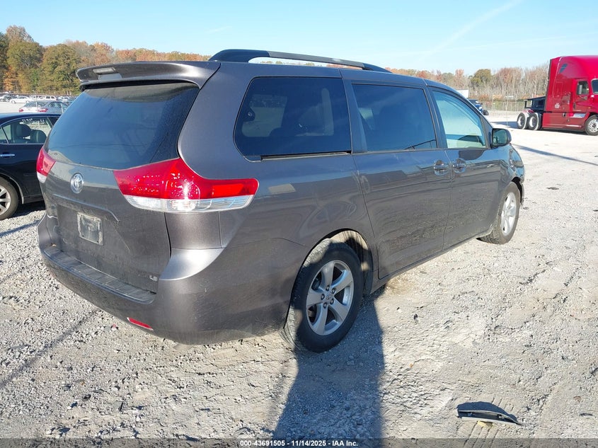 5TDKK3DC6ES485127 2014 TOYOTA SIENNA photo no. 4