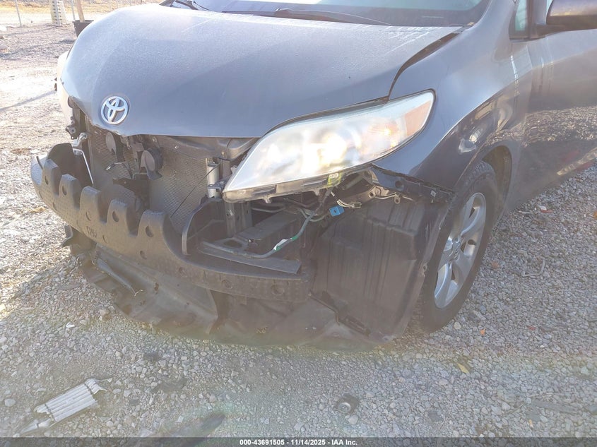 5TDKK3DC6ES485127 2014 TOYOTA SIENNA photo no. 6
