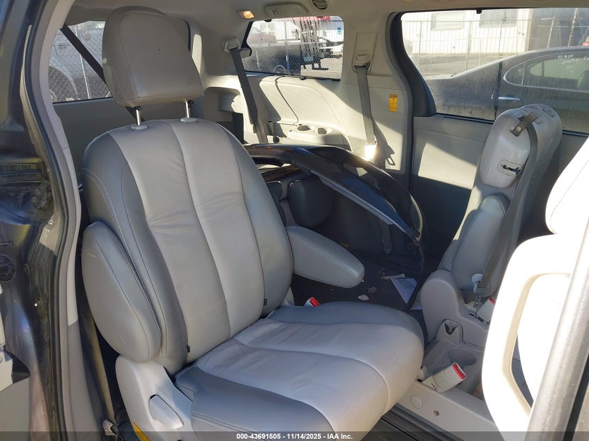 5TDKK3DC6ES485127 2014 TOYOTA SIENNA photo no. 8