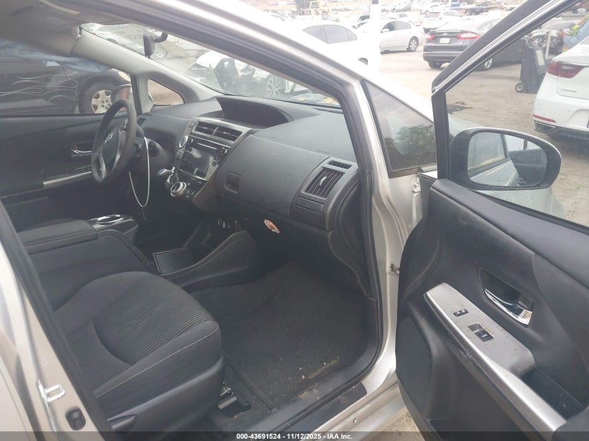 JTDZN3EUXHJ061139 2017 TOYOTA PRIUS V (+) photo no. 5