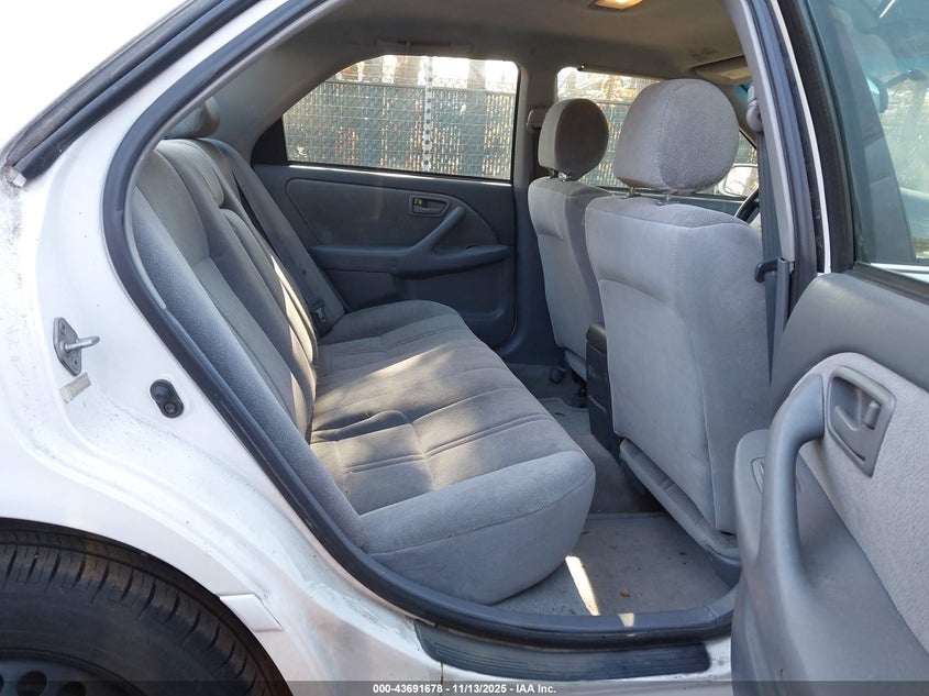 2000 Toyota Camry Ce VIN: 4T1BG22K7YU960933 Lot: 43691678