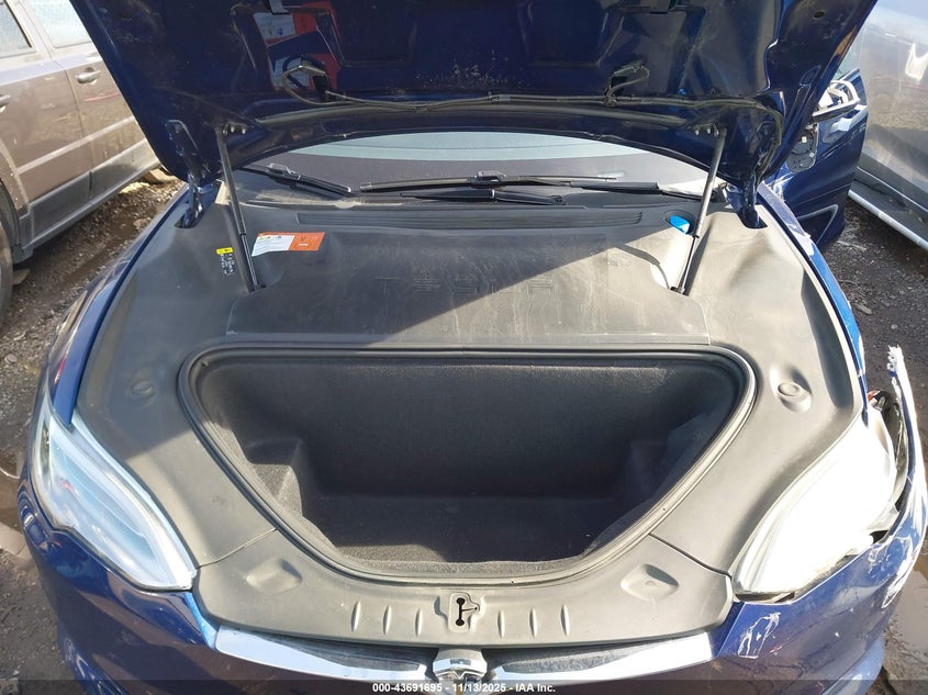 2018 Tesla Model S 100D/75D/P100D VIN: 5YJSA1E23JF243133 Lot: 43691695