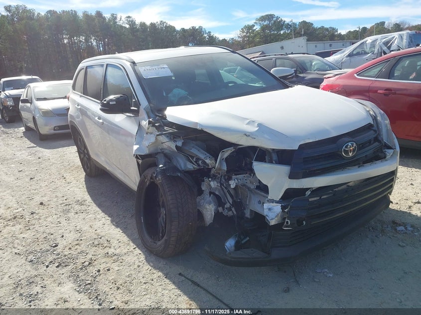 TOYOTA HIGHLANDER SE