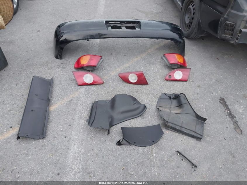 2001 Toyota Corolla S VIN: 1NXBR12E61Z483142 Lot: 43691901