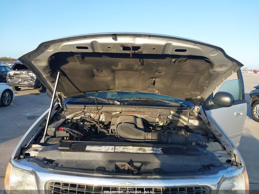 2000 Ford Expedition Xlt VIN: 1FMRU1564YLB90583 Lot: 43691941