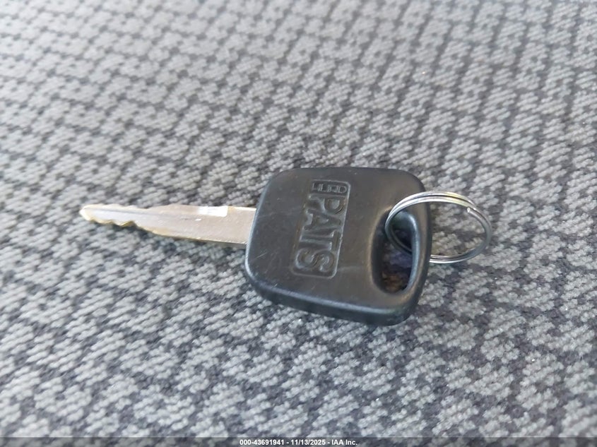 2000 Ford Expedition Xlt VIN: 1FMRU1564YLB90583 Lot: 43691941